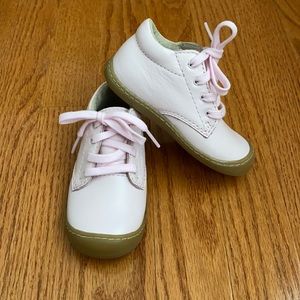 FOOTMATES Reagan Lace-Up Oxford Dress Sneaker, Baby Shoes Girls - 5.5 Wide -NWOT